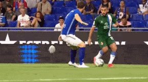 武磊打入欧战首球，对其新赛季在球队中竞争主力位置有何意义？