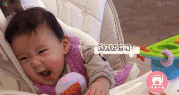 贾静雯女儿1岁玩直播，自带美瞳、长睫毛的她现在比妈妈还漂亮！