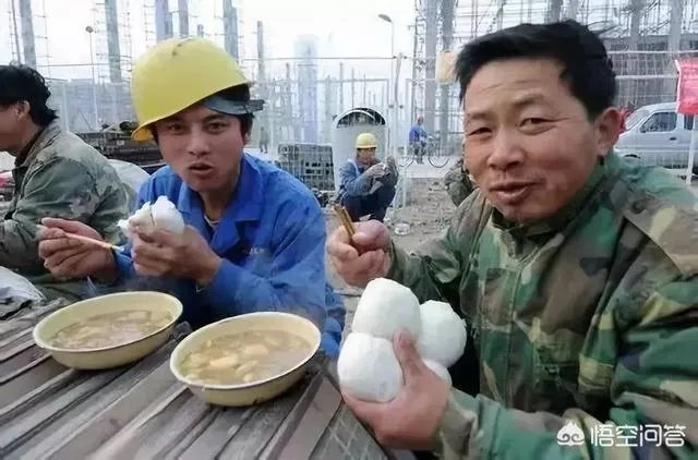 农村老人六十多岁了还在工地上打工正常吗？