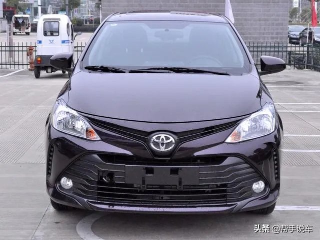 想买一辆二手车,价格6-7万,有什么推荐,要不费油的?