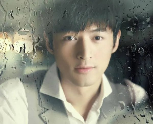 刚否认和江疏影复合，又传与薛佳凝聚餐，网友们为什么独独这么关注胡歌的感情生活？