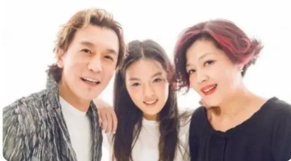 留下2亿遗产的李咏,没有把遗产给妻子,而是给了女儿,为什么?