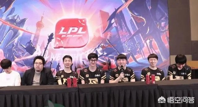 LPL夏季赛Uzi第一视角曝光，有人说：“一直这样操作，怪不得手伤这么严重”，你觉得如何？