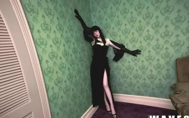 太像了，蒋欣最近封面照酷似范冰冰，大家觉得可以替代范冰冰吗？