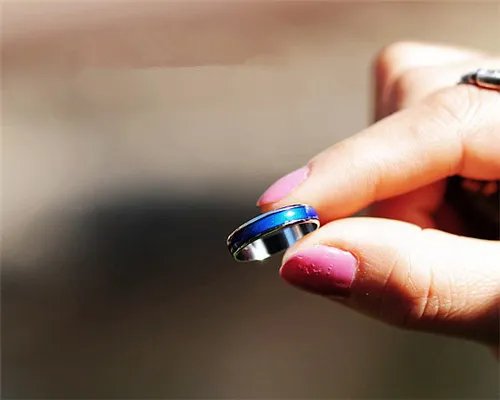 变色戒指对人体有害吗 会变色的戒指要多少钱