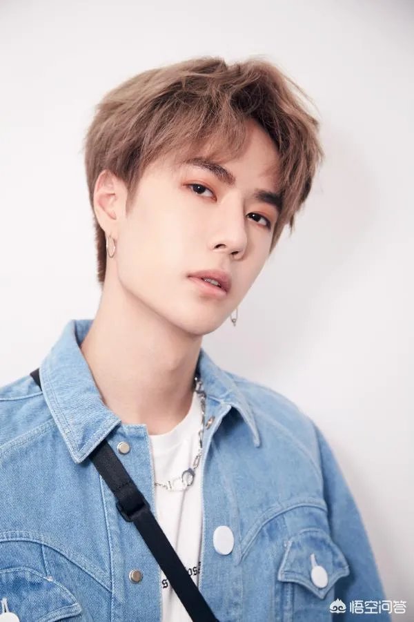 赵丽颖与王一博拍戏被网友晒同框照，你觉得他俩有cp感吗？