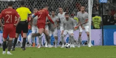 在日本漫画《足球小将》中,大空翼有哪些成名必杀技?