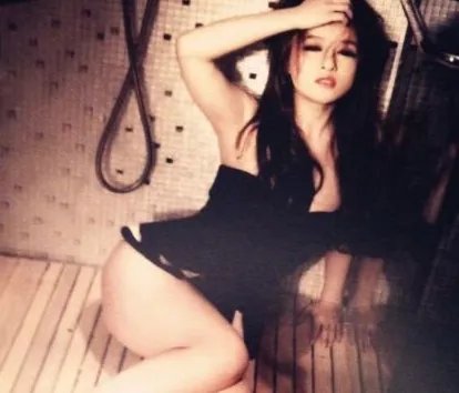 邹市明老婆大尺度照片曝光 被网友调侃胸好大