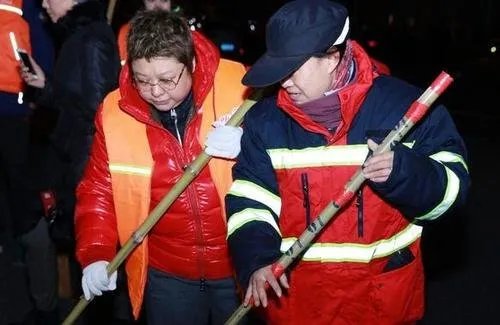 韩红凌晨4点扫大街做公益，有哪些投身公益事业的明星？