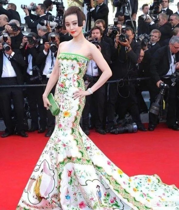 范冰冰的复古巴黎女郎封面，你觉得这样的范爷漂亮吗？