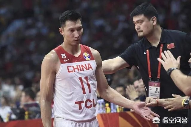 央视公开批评了中国男篮2人(周琦和李楠),并直言:和顶级球队差太多,你怎么看?