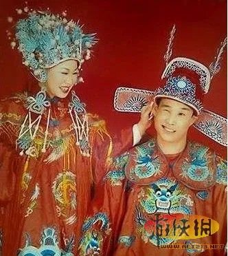 吴建豪结婚照曝光 盘点娱乐明星罕见搞怪婚纱照