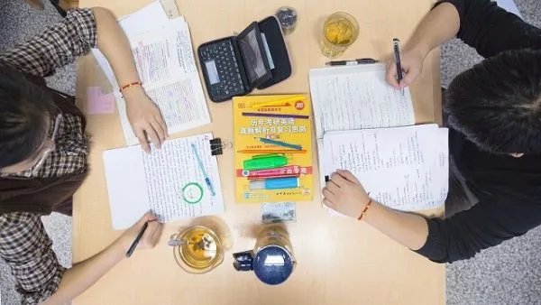 电子科大就考研题目出现偏差致歉：补考并追责，你怎么看？