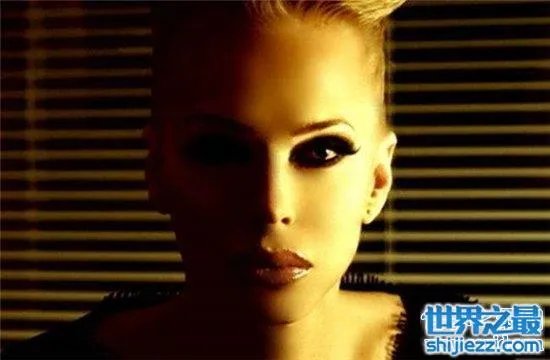 世界十大变性美女，泰瑞托依变性后成为时尚界宠儿 