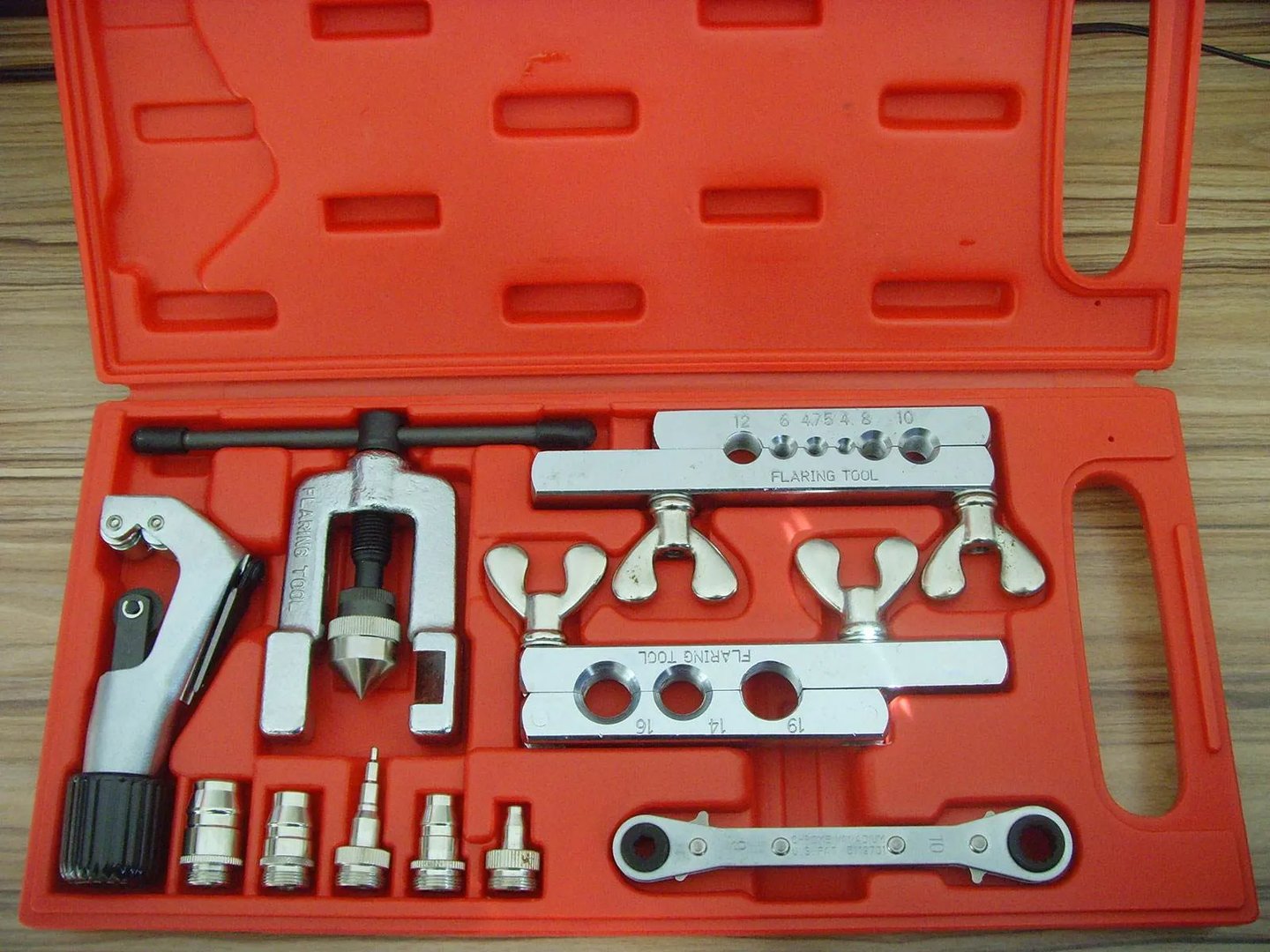 空调维修工具有哪些 空调保养清洁小窍门