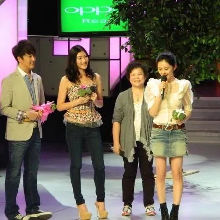 新生代女神秋瓷炫上快乐大本营 与迟帅上演贴身热舞