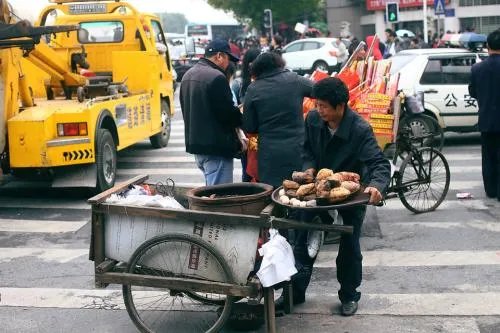大爷卖红薯为什么求客别扫码？