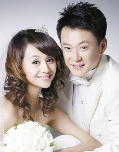 王斑曹颖婚纱照 13年甜蜜情史大揭秘
