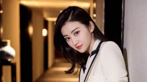 景甜背后的金主到底是谁？