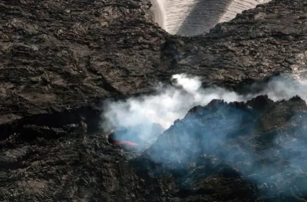美国夏威夷冒纳罗亚火山开始喷发,火山喷发的原因是什么呢?
