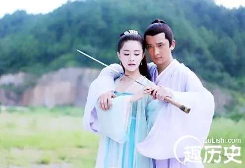 竹染喜欢花千骨吗？竹染为什么救花千骨结局如何