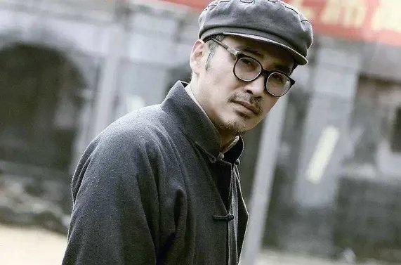 柳云龙是用心演戏的好演员，每部抗战谍战片都是精品，为何一直不红呢？