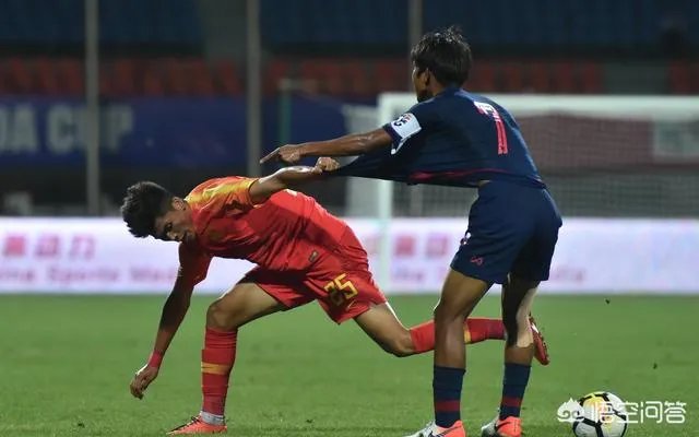 国青0-2负泰国耻辱之战，门将扑球进自家球门，前锋空门推射不进，中国足球还有救吗？