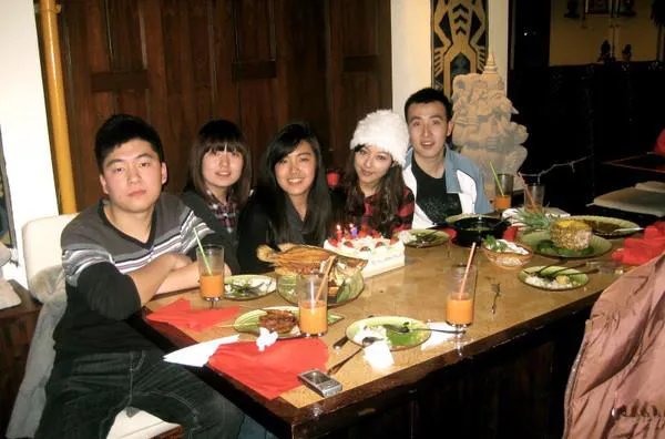 人肉无罪！度娘刘冬素颜及前男友亲密照遭曝光