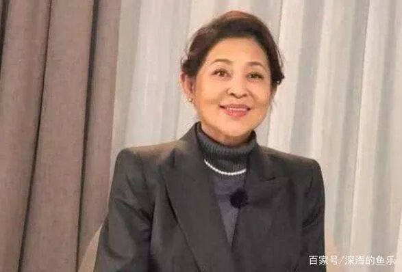 嫁给杨亚洲的倪萍太幸福，一个细节看出两人有多般配，比陈凯歌强，咋看？