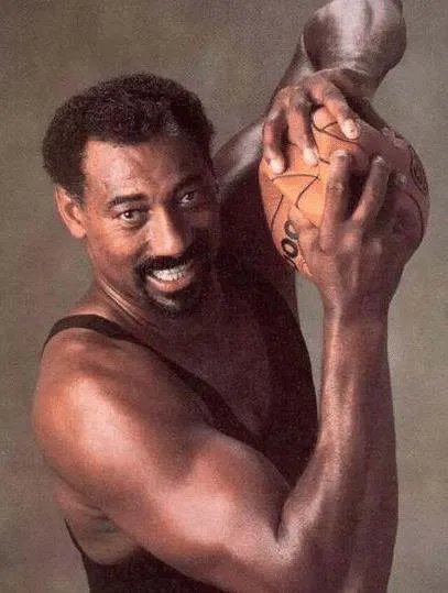 科比30000分用了1180场，那乔丹，张伯伦呢？