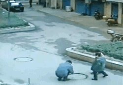 下水道放鞭炮很危险吗？那春节不能下水道放鞭炮了。