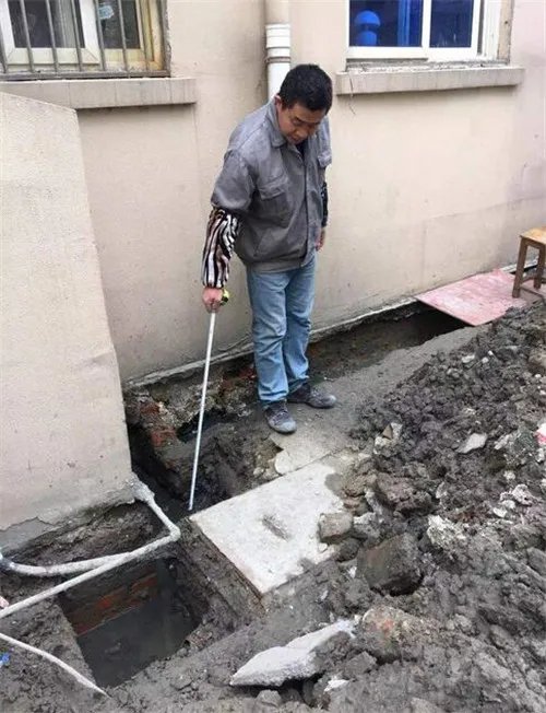 一楼下水道堵了谁负责