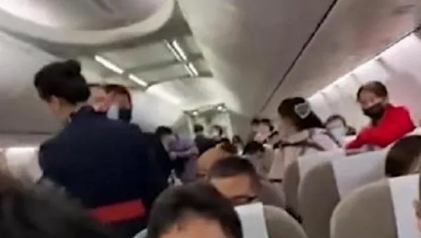 你怎么看待乘客拒戴口罩致航班延误1小时的事件呢？