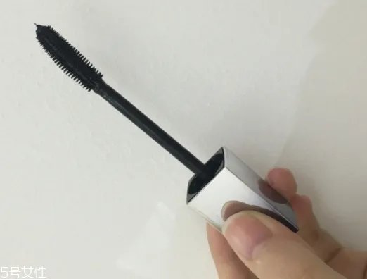 美宝莲弯弯睫毛膏怎么用?想怎么弯就怎么弯