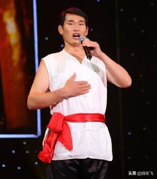 大衣哥朱之文在演艺界成名后，为什么不忘回乡种地？