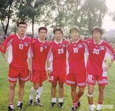 除凯泽斯劳滕外，还有哪支球队升级后就直接夺取联赛冠军？