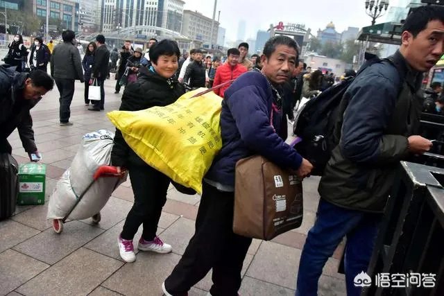 农村老人六十多岁了还在工地上打工正常吗？