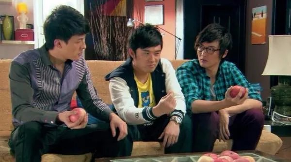 如何评价《爱情公寓》里的三观？有三观不正吗？