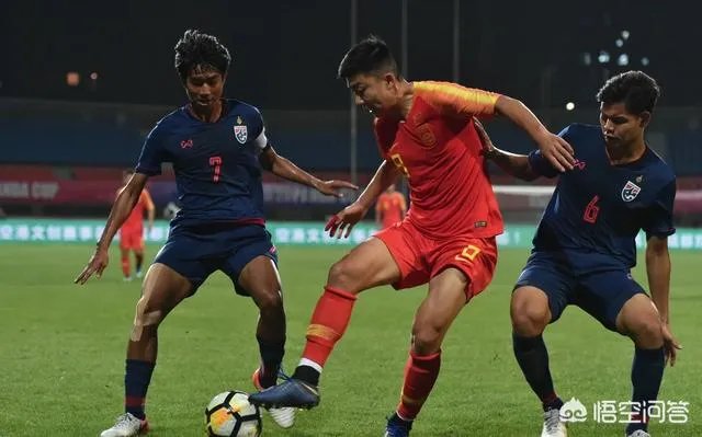 国青0-2负泰国耻辱之战，门将扑球进自家球门，前锋空门推射不进，中国足球还有救吗？