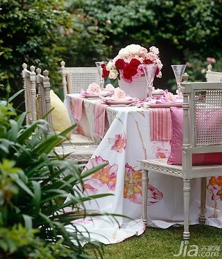 10个户外餐厅设计 花团簇拥的华丽感