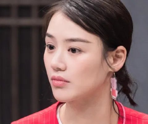 不少人说马思纯能红是周冬雨带动的，真的是这样的吗？