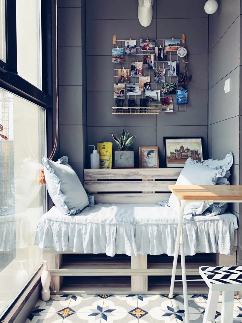 阳台管道太碍眼，下面的美化你喜欢哪种做法呢？