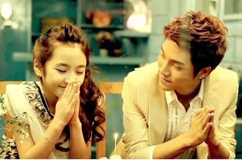 张木易和miki图片曝光 海量接吻照片引人羡慕