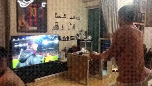 八年前抢苏醒女友遭痛揍的李炜，如今过得怎么样了？