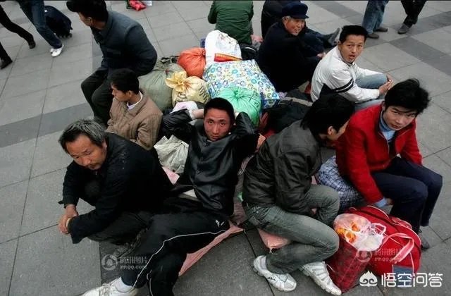 农村老人六十多岁了还在工地上打工正常吗？