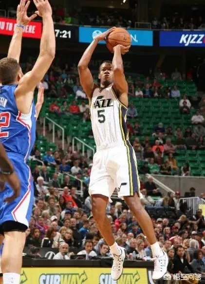 骑士4-0横扫猛龙,胡德第四节拒绝出场,18-19赛季胡德还能留在骑士吗?