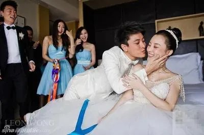 李小璐和贾乃亮相差几岁？