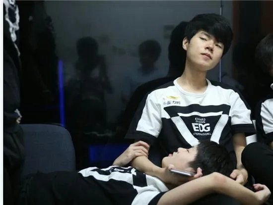 s4总决赛五五开在哪