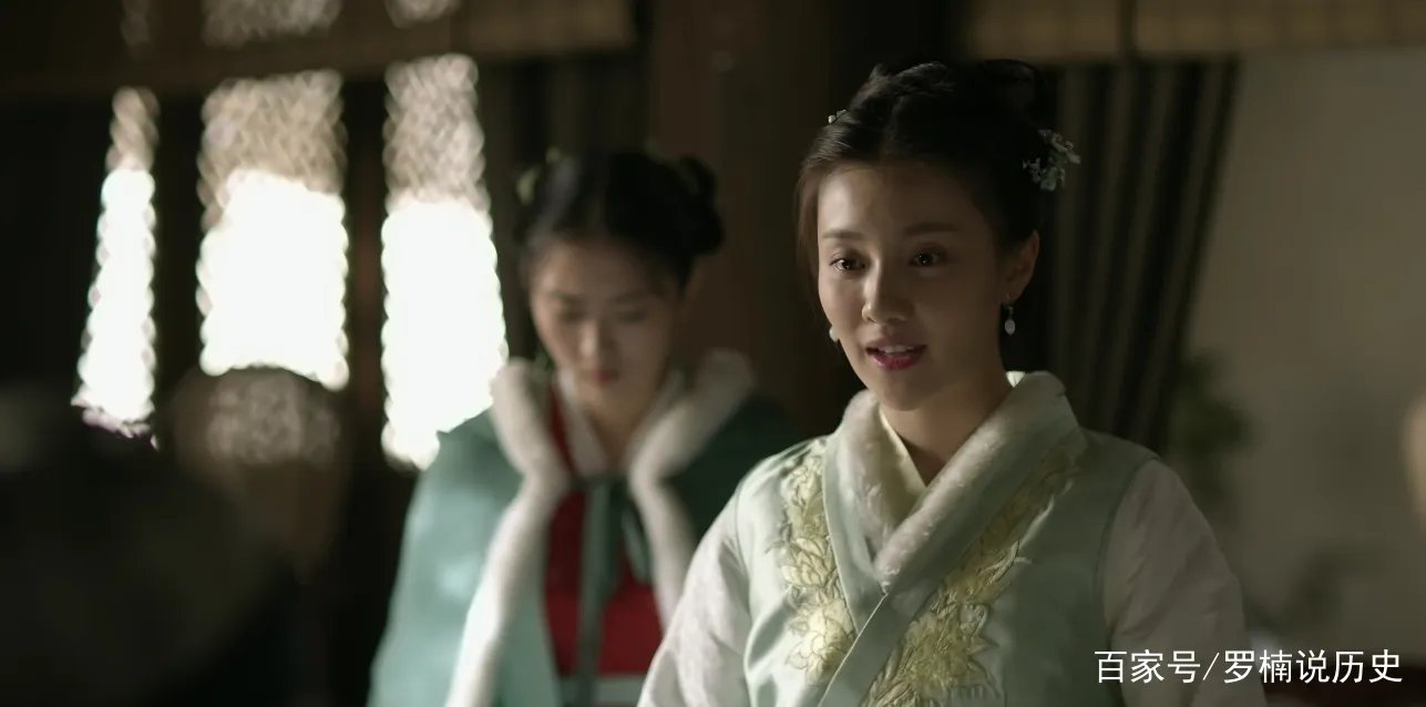 知否里为什么墨兰是自己去明兰是顾接