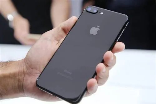 iPhone11暗夜绿一度抢断货，为何苹果市值却蒸发1300亿？